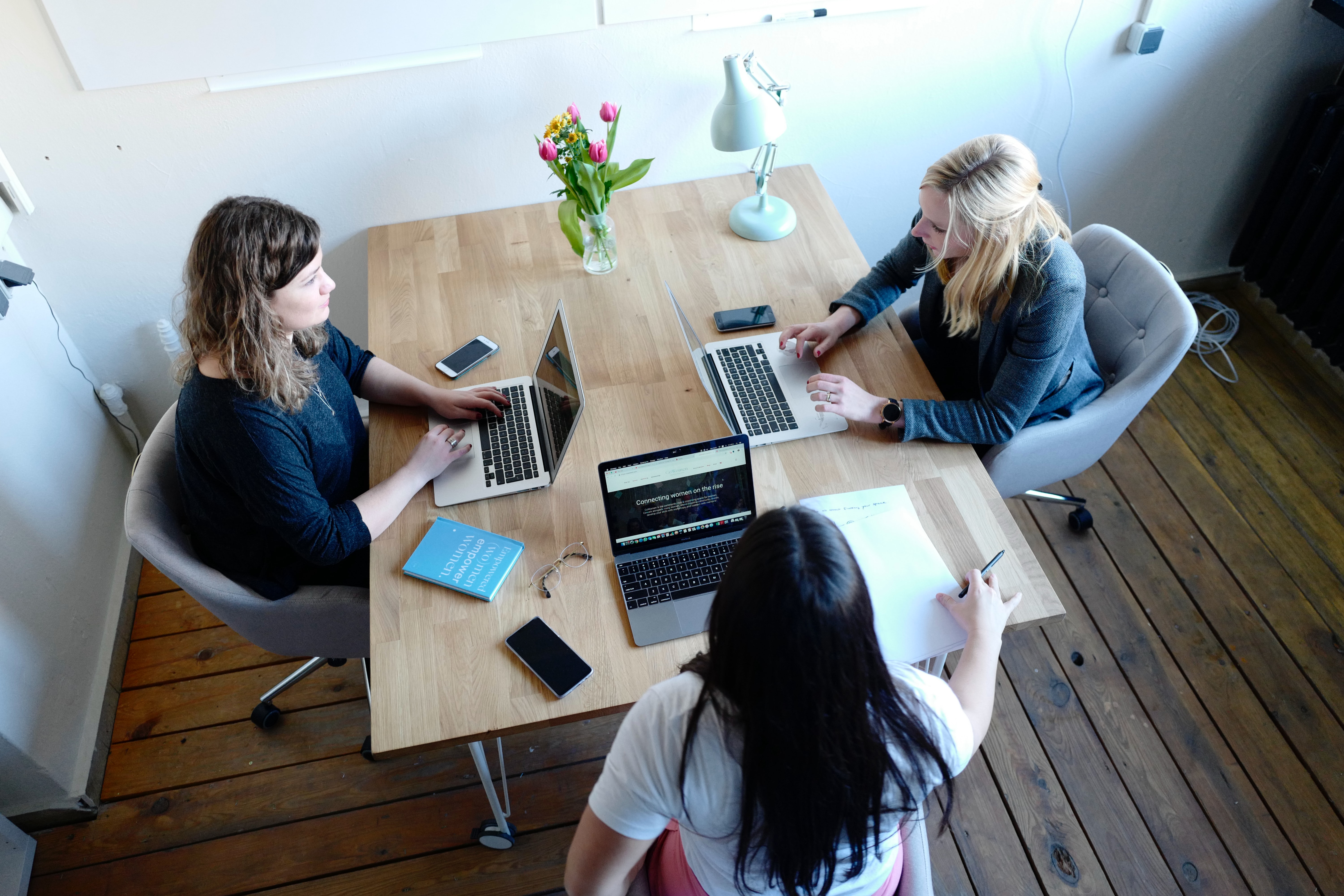 Future employees. Unsplash работа люди. Русский офис. Юный предприниматель. Обстановка.